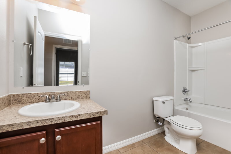 2,745/Mo, 7206 Rafanelli Ct Orlando, FL 32818 Bathroom View