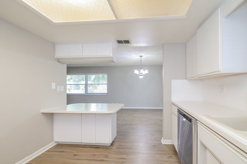 1,630/Mo, 705 Canberra Rd Winter Haven, FL 33884 Dining Room View 2