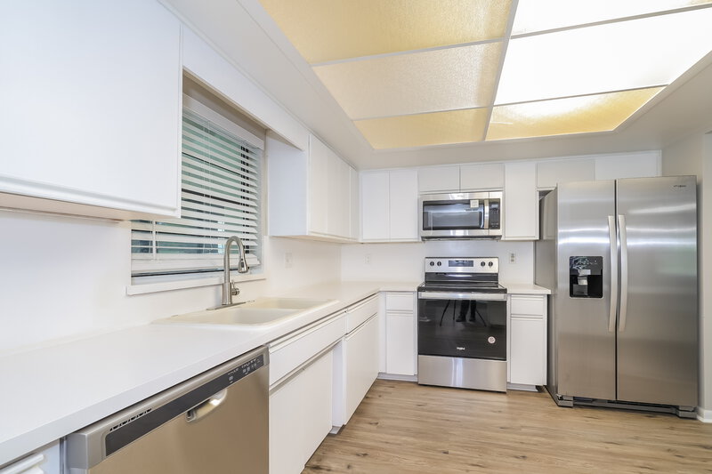 1,630/Mo, 705 Canberra Rd Winter Haven, FL 33884 Kitchen View