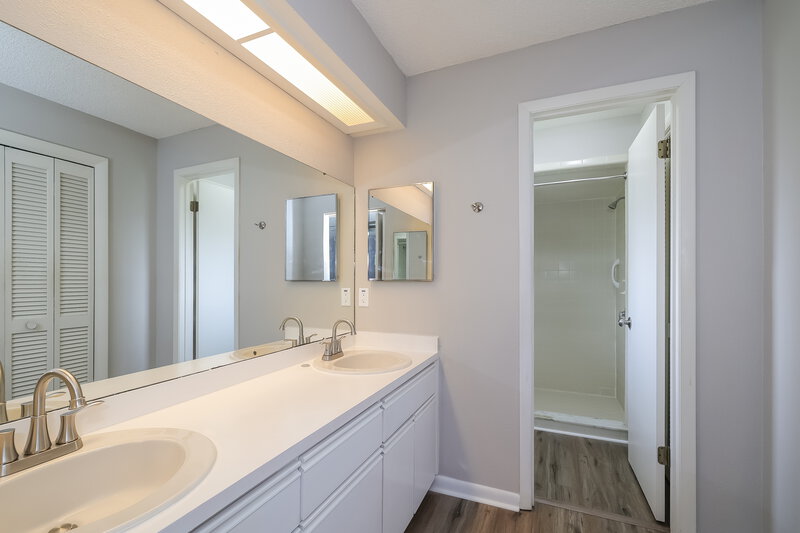 1,630/Mo, 705 Canberra Rd Winter Haven, FL 33884 Main Bathroom View
