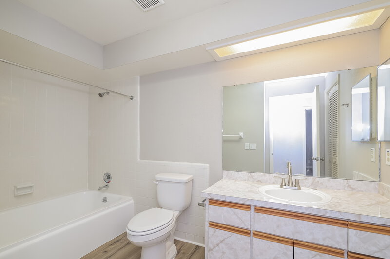 1,630/Mo, 705 Canberra Rd Winter Haven, FL 33884 Bathroom View