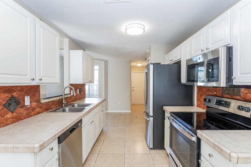 1,890/Mo, 39 Peterlee Ct Kissimmee, FL 34758 Kitchen View 2