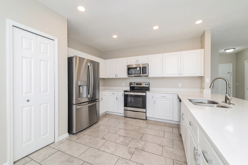 2,495/Mo, 230 Beckenham Dr Kissimmee, FL 34758 Kitchen View 2