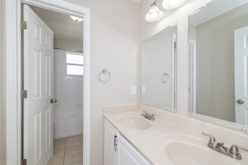 2,495/Mo, 230 Beckenham Dr Kissimmee, FL 34758 Bathroom View