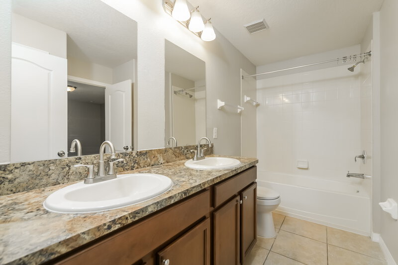 2,185/Mo, 3207 Bayflower Ave Harmony, FL 34773 Bathroom View