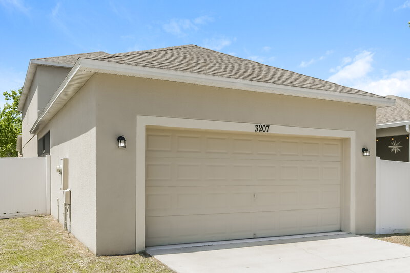 2,185/Mo, 3207 Bayflower Ave Harmony, FL 34773 Rear View