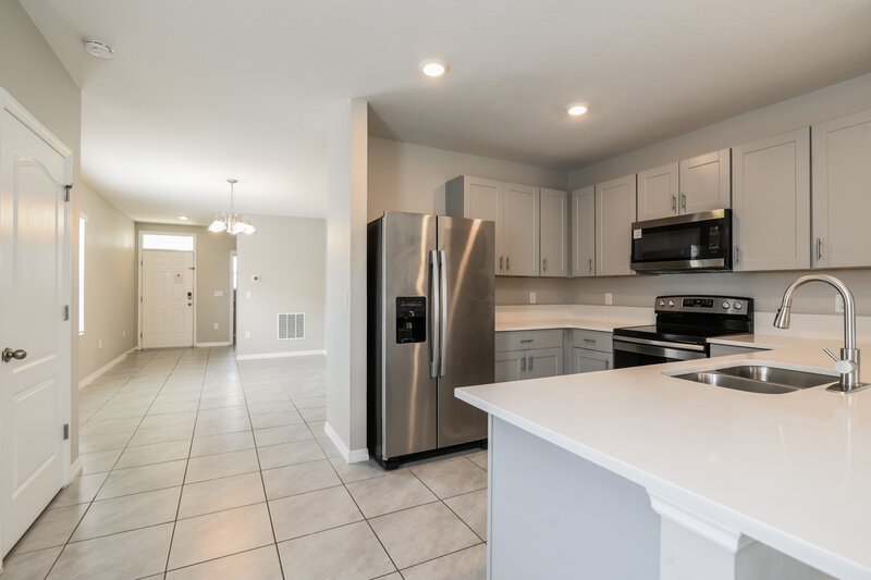 4,040/Mo, 1524 Planters Point Rd Kindred, FL 34744 Kitchen View 2