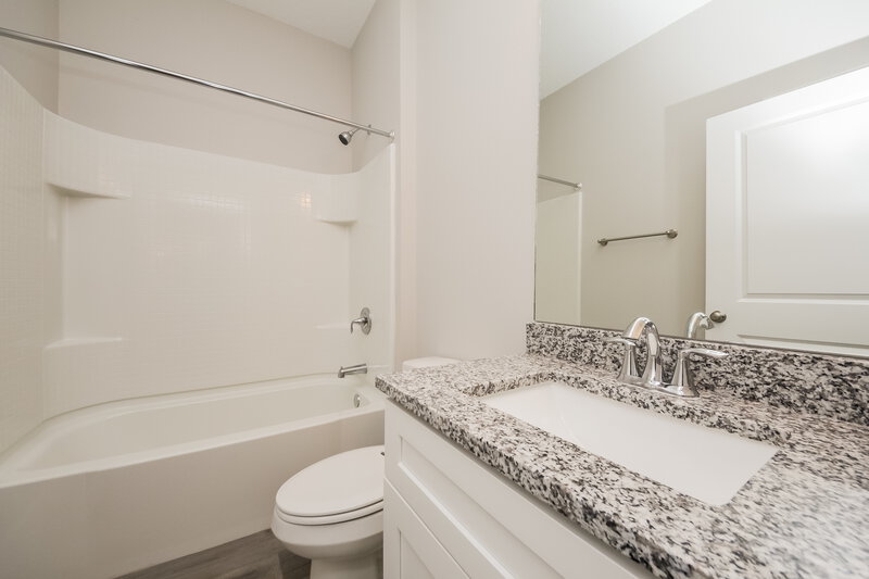 2,670/Mo, 2551 Grasmere View Pkwy N Kissimmee, FL 34746 Bathroom View