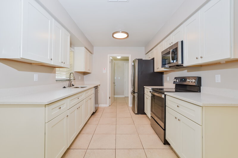 2,050/Mo, 1173 Geneva Dr Oviedo, FL 32765 Kitchen View
