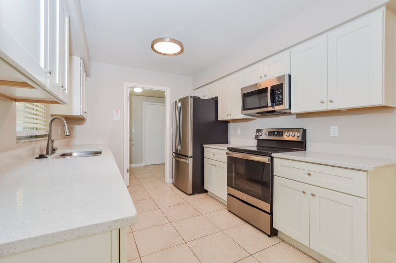 2,050/Mo, 1173 Geneva Dr Oviedo, FL 32765 Kitchen View 2