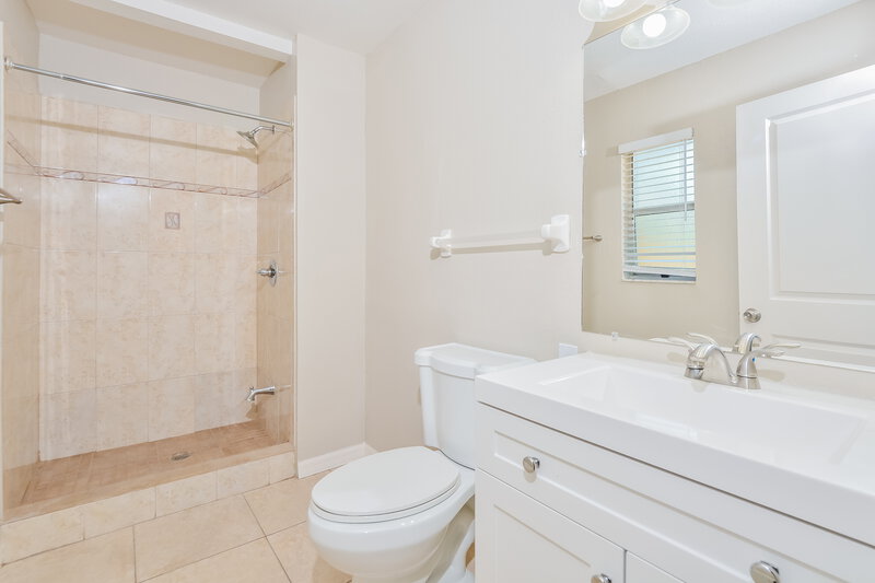 2,050/Mo, 1173 Geneva Dr Oviedo, FL 32765 Main Bathroom View