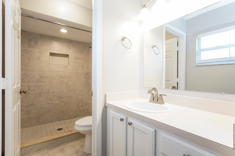 2,710/Mo, 4245 Sasha Trl Saint Cloud, FL 34772 Bathroom View