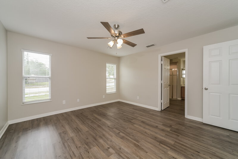 2,315/Mo, 2213 Merry Rd Tavares, FL 32778 Main Bedroom View 2