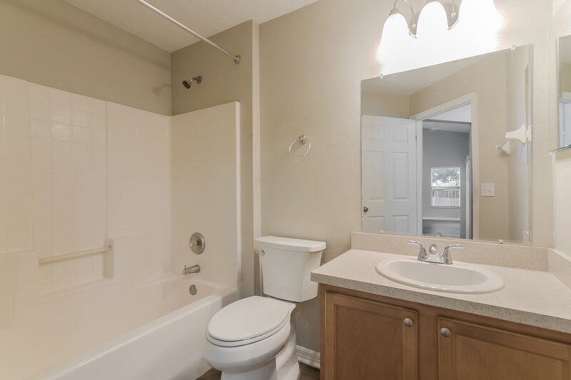 2,315/Mo, 2213 Merry Rd Tavares, FL 32778 Bathroom View