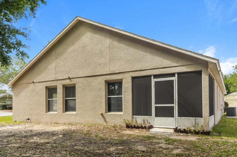 2,315/Mo, 2213 Merry Rd Tavares, FL 32778 Rear View