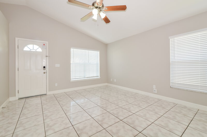 2,290/Mo, 9599 Lupine Ave Orlando, FL 32824 Living Room View 2