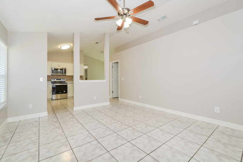 2,290/Mo, 9599 Lupine Ave Orlando, FL 32824 Living Room View 3