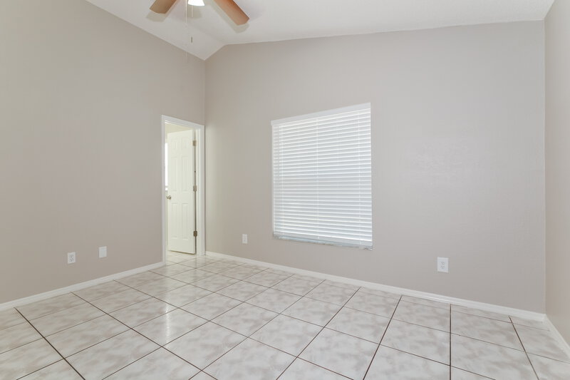 2,290/Mo, 9599 Lupine Ave Orlando, FL 32824 Main Bedroom View