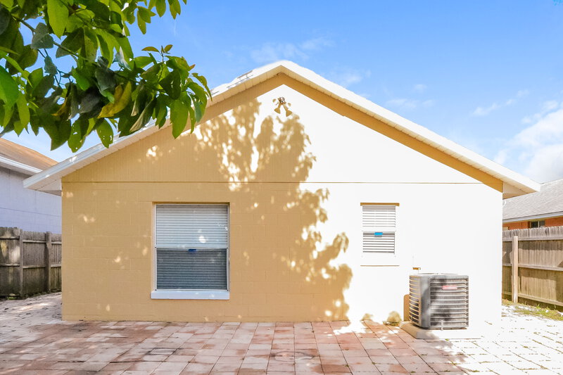 2,290/Mo, 9599 Lupine Ave Orlando, FL 32824 Rear View