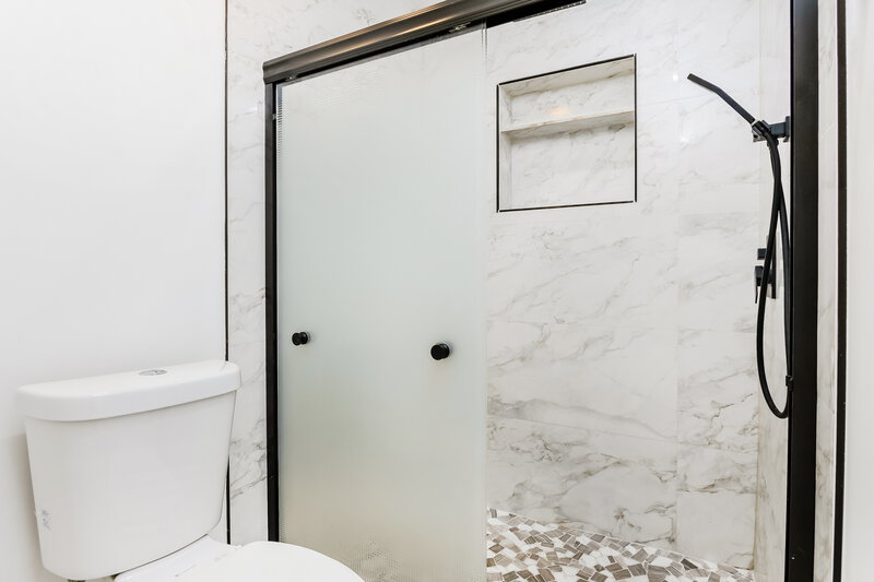 2,235/Mo, 12155 Romero St Orlando, FL 32837 Main Bathroom View 2