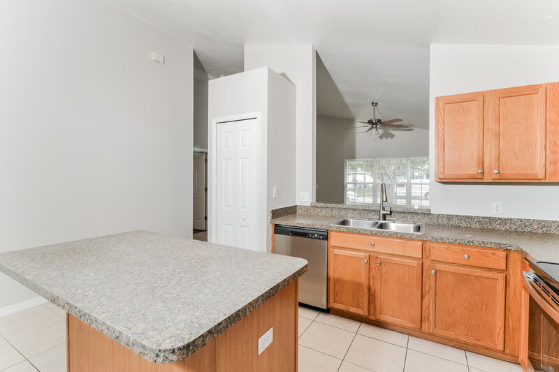 2,220/Mo, 3808 Kyle Dr Saint Cloud, FL 34772 Kitchen View 2