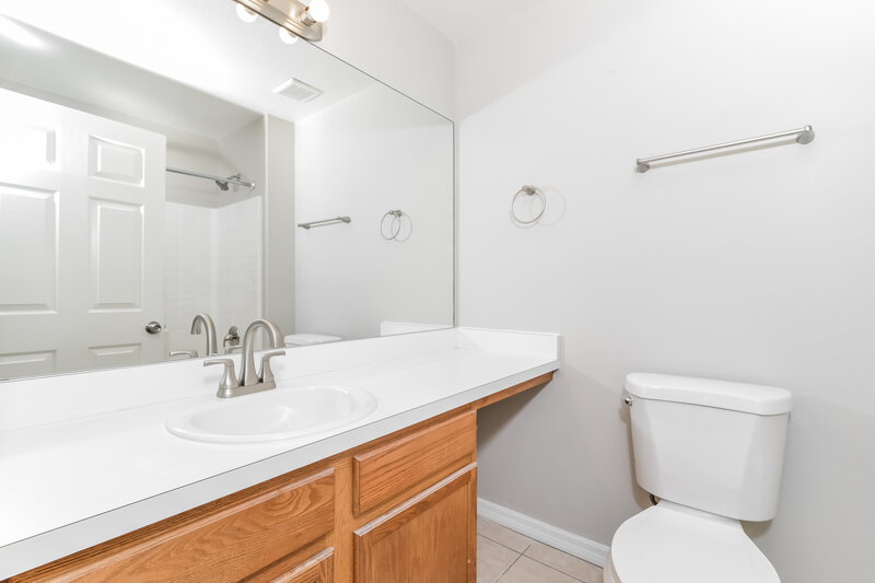 2,220/Mo, 3808 Kyle Dr Saint Cloud, FL 34772 Bathroom View