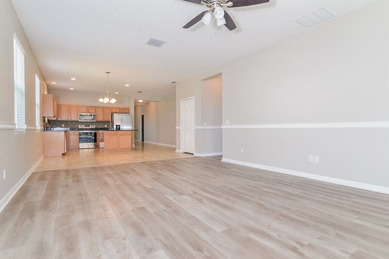 1,980/Mo, 3197 Spicer Ave Grand Island, FL 32735 Living Room View