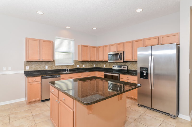 1,980/Mo, 3197 Spicer Ave Grand Island, FL 32735 Kitchen View