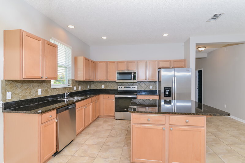 1,980/Mo, 3197 Spicer Ave Grand Island, FL 32735 Kitchen View 2