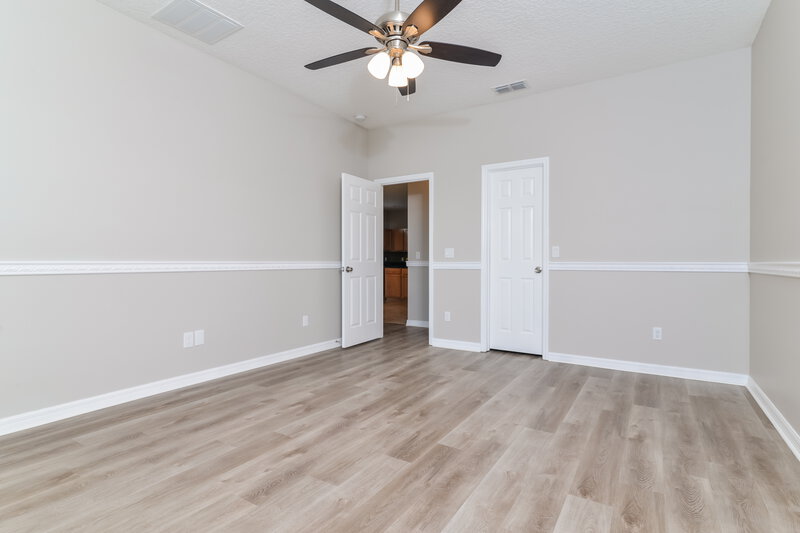 1,980/Mo, 3197 Spicer Ave Grand Island, FL 32735 Main Bedroom View