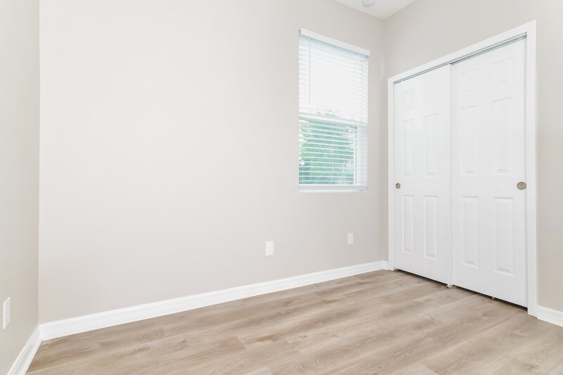 1,980/Mo, 3197 Spicer Ave Grand Island, FL 32735 Bedroom View