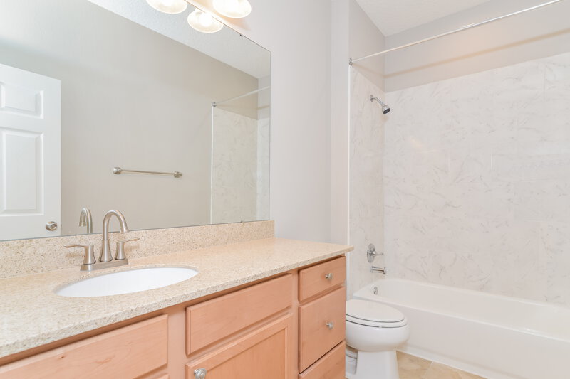 1,980/Mo, 3197 Spicer Ave Grand Island, FL 32735 Bathroom View
