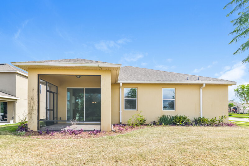 1,980/Mo, 3197 Spicer Ave Grand Island, FL 32735 Rear View