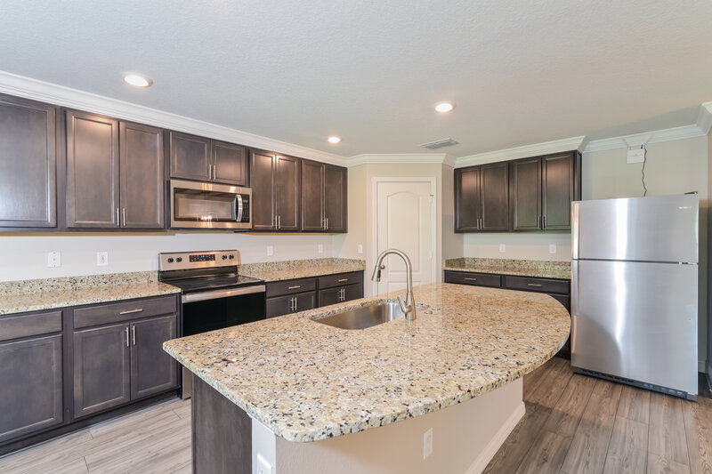 2,555/Mo, 12014 Callicarpa Ln Leesburg, FL 34788 Kitchen View 2