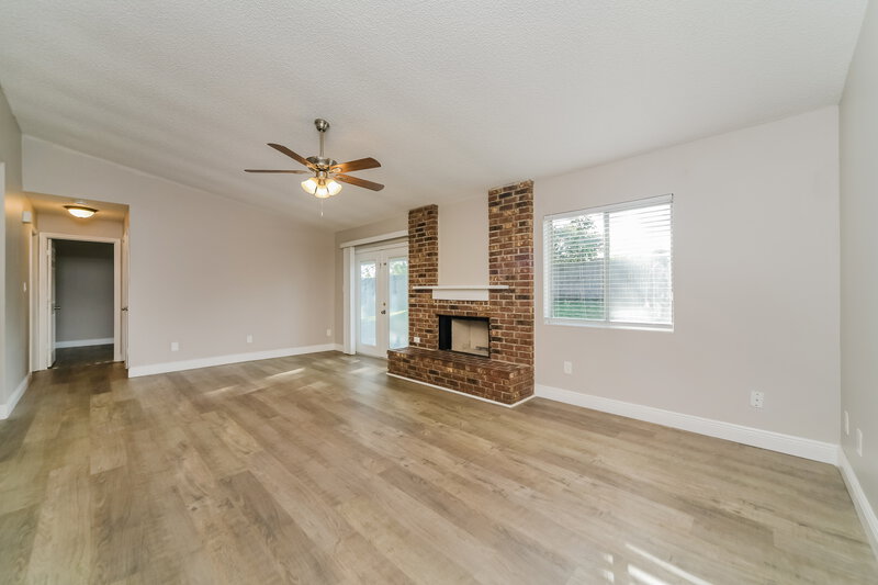 2,380/Mo, 7064 Harbor Point Blvd Orlando, FL 32835 Living Room View 2