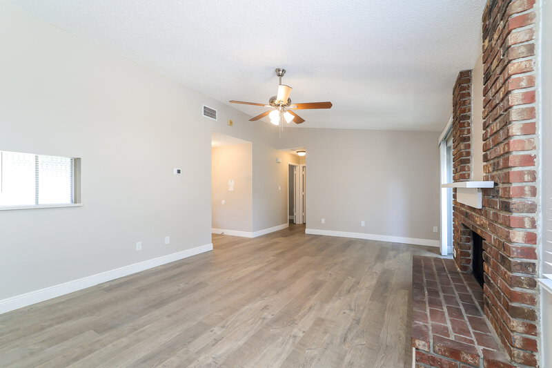 2,255/Mo, 7064 Harbor Point Blvd Orlando, FL 32835 Living Room View 4