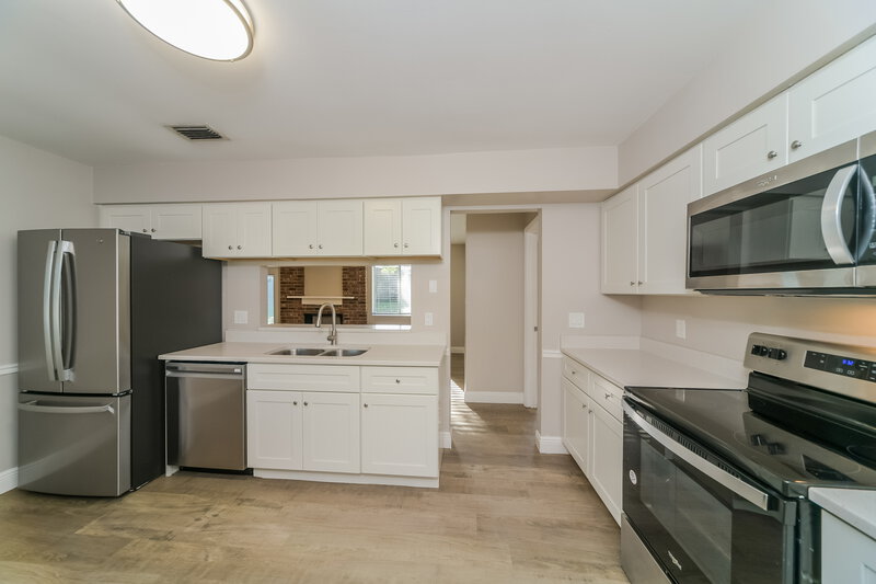 2,380/Mo, 7064 Harbor Point Blvd Orlando, FL 32835 Kitchen View