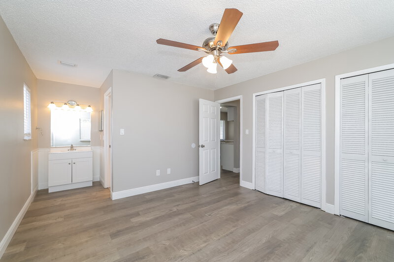 2,255/Mo, 7064 Harbor Point Blvd Orlando, FL 32835 Main Bedroom View 2
