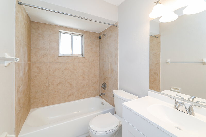 2,255/Mo, 7064 Harbor Point Blvd Orlando, FL 32835 Bedroom View 3