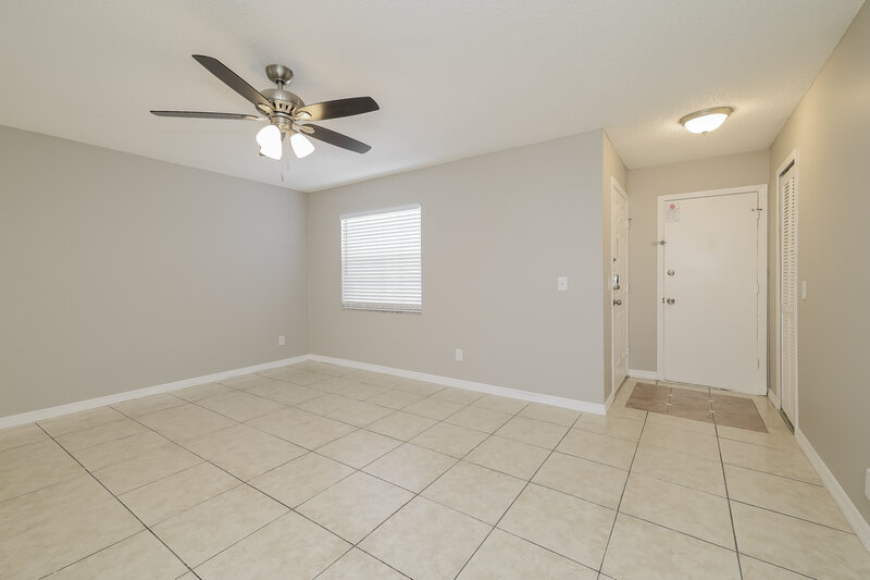 2,250/Mo, 1424 Outer Ct Kissimmee, FL 34744 Living Room View 4