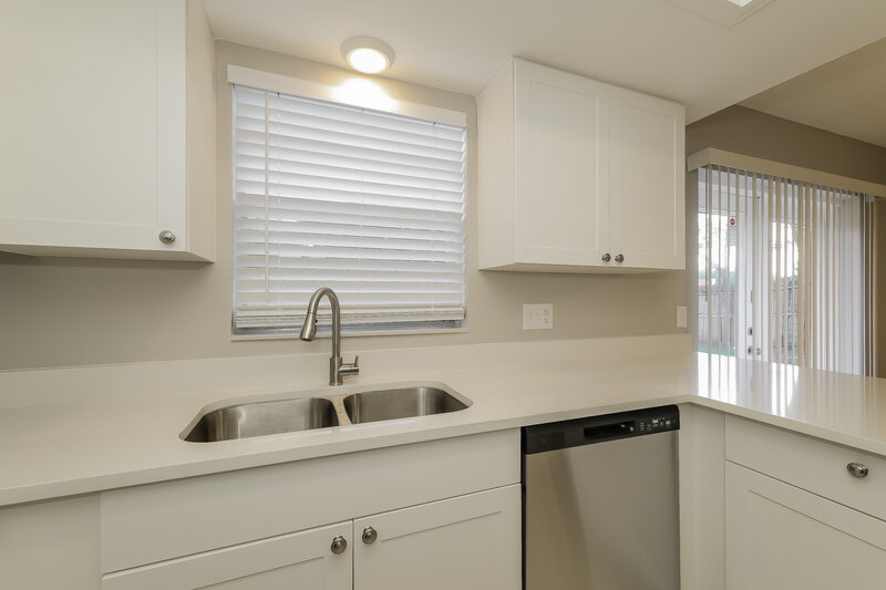 2,250/Mo, 1424 Outer Ct Kissimmee, FL 34744 Kitchen View 2