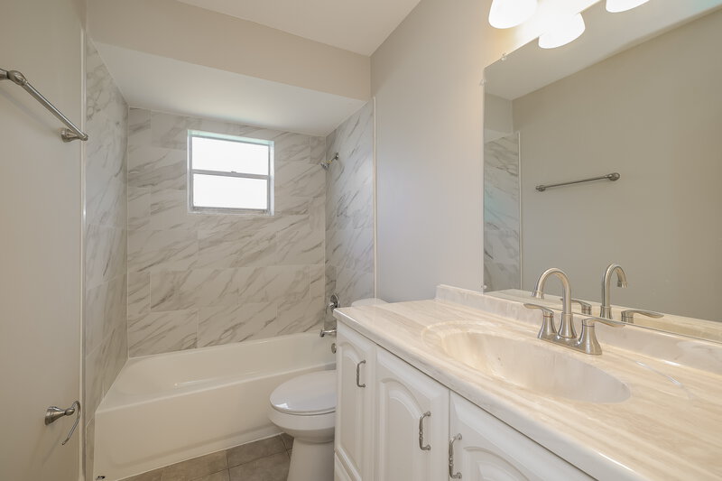 2,250/Mo, 1424 Outer Ct Kissimmee, FL 34744 Bathroom View