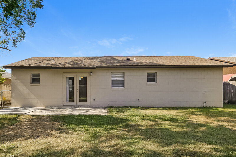 2,250/Mo, 1424 Outer Ct Kissimmee, FL 34744 Rear View