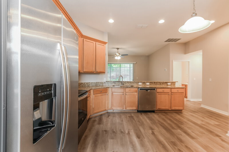 2,105/Mo, 10217 Dovehill Ln Clermont, FL 34711 Kitchen View 2