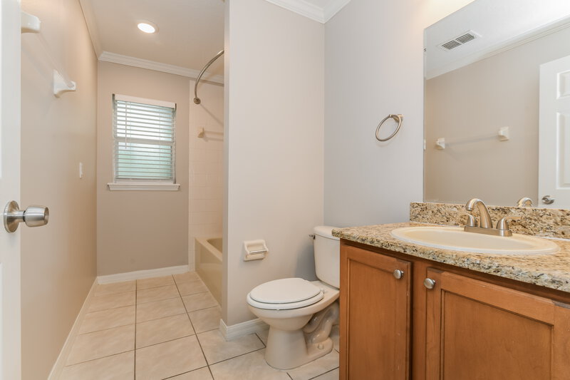 2,105/Mo, 10217 Dovehill Ln Clermont, FL 34711 Bathroom View