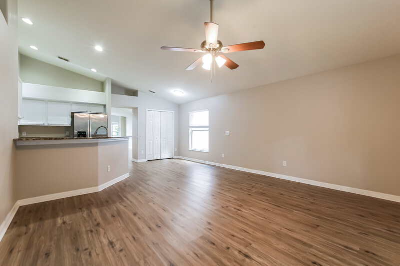 2,295/Mo, 4926 Walnut Ridge Dr Orlando, FL 32829 Living Room View 3