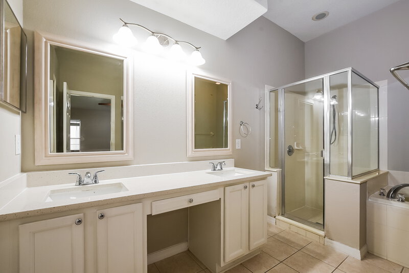 2,295/Mo, 4926 Walnut Ridge Dr Orlando, FL 32829 Main Bathroom View