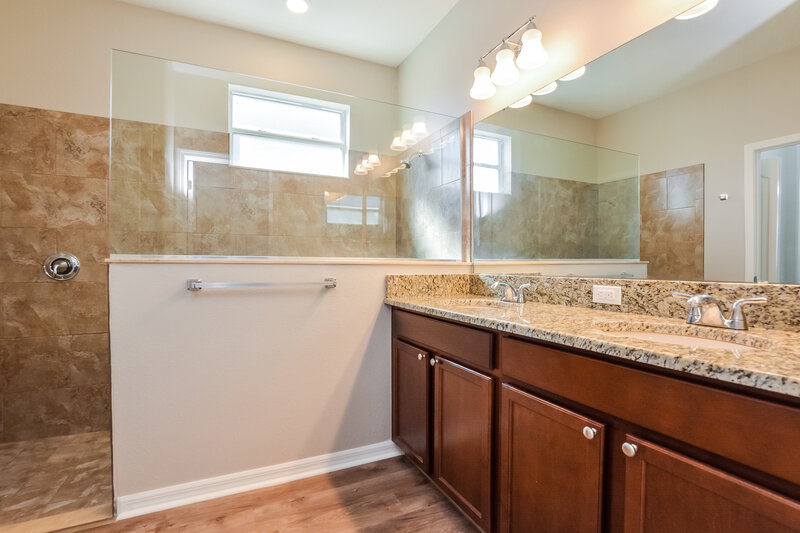 2,160/Mo, 5928 Rutherford Rd Mount Dora, FL 32757 Main Bathroom View