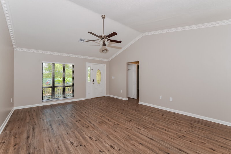 2,080/Mo, 5202 Royal Oak Dr Fruitland Park, FL 34731 Living Room View