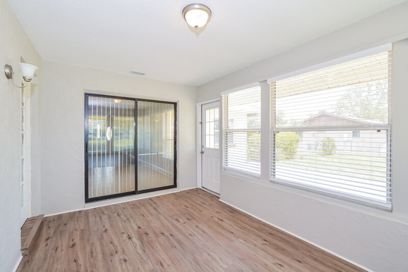 2,080/Mo, 5202 Royal Oak Dr Fruitland Park, FL 34731 Sun Room View 2